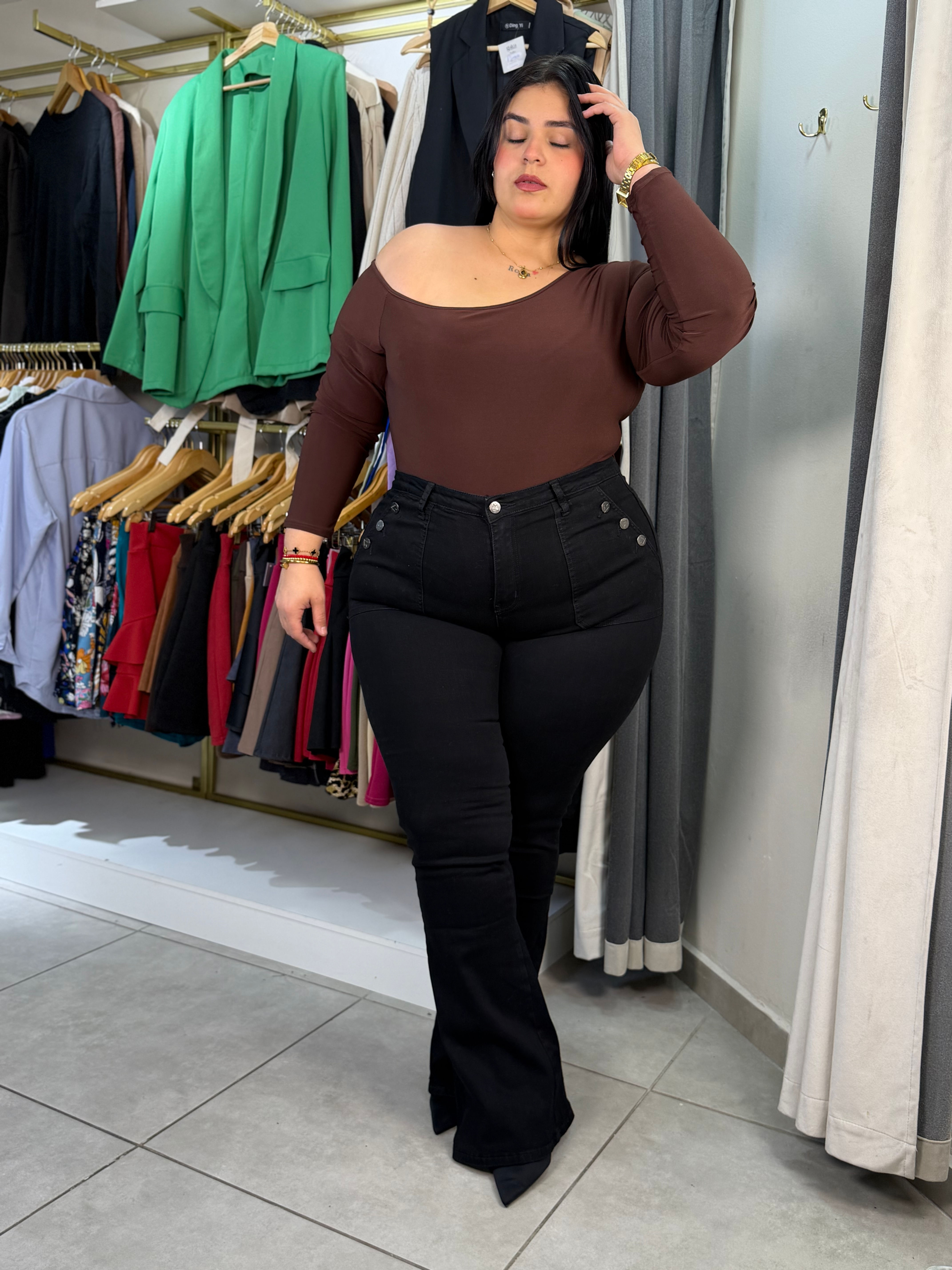 Jeans flare negro con botones✨