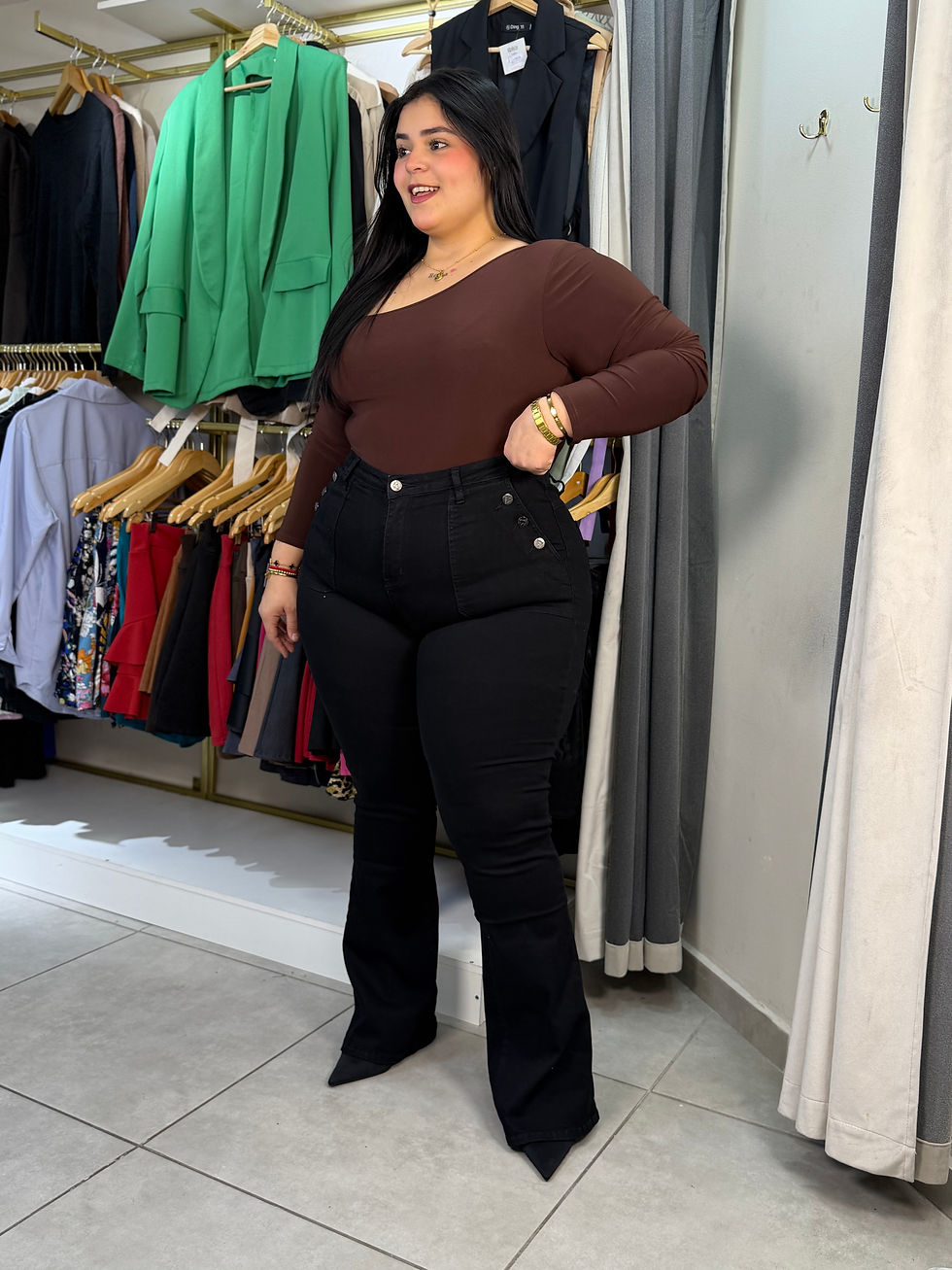 Miniatura: Jeans flare negro con botones✨