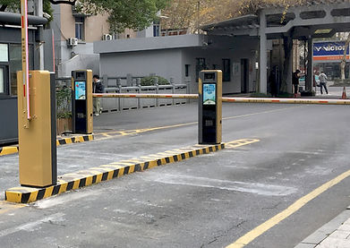 Estacionamento com cancela com câmera