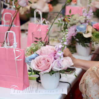 Join our luxury flower arrangement class in NYC and learn to create stunning seasonal bouquets, elevate your space, and design like a professional florist