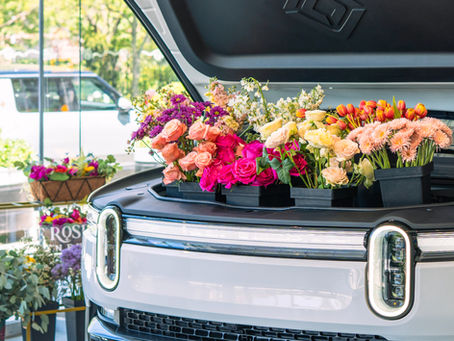 The Joy of Flowers: Why a Flower Bar Is the Perfect Touch for Your Next Gathering