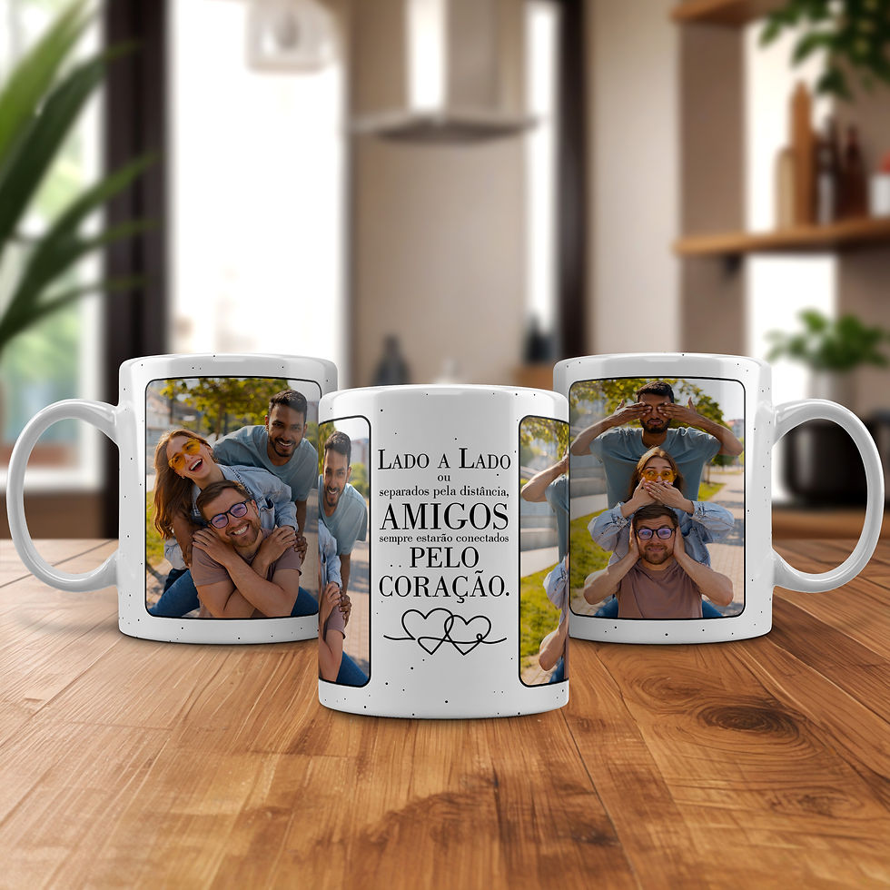 Canecas personalizadas com fotos de amigos e a frase "Casa é onde o amor reside e amigos pelo coração"