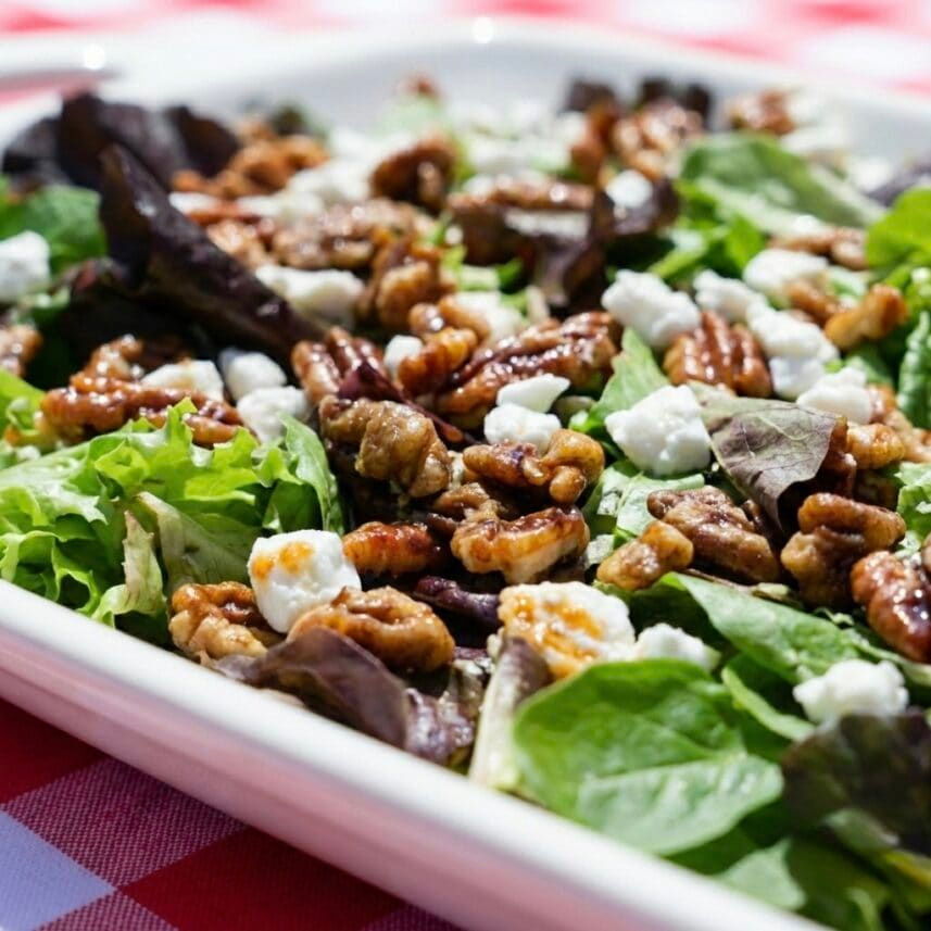 Verse geitenkaassalade met groenten en noten van MyFoodWorks