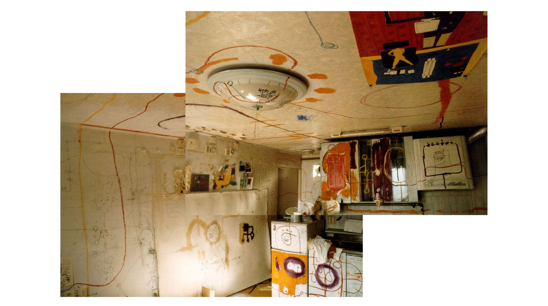 Hong Haksoon's room, where paintings and drawings cover the ceiling, walls, and every corner of the space. The birthplace of Winktokki Cosmos. 천장과 벽, 방 모든 곳에 페인팅과 드로잉이 되어 있는 홍학순의 방. 윙크토끼 우주가 탄생한 곳.