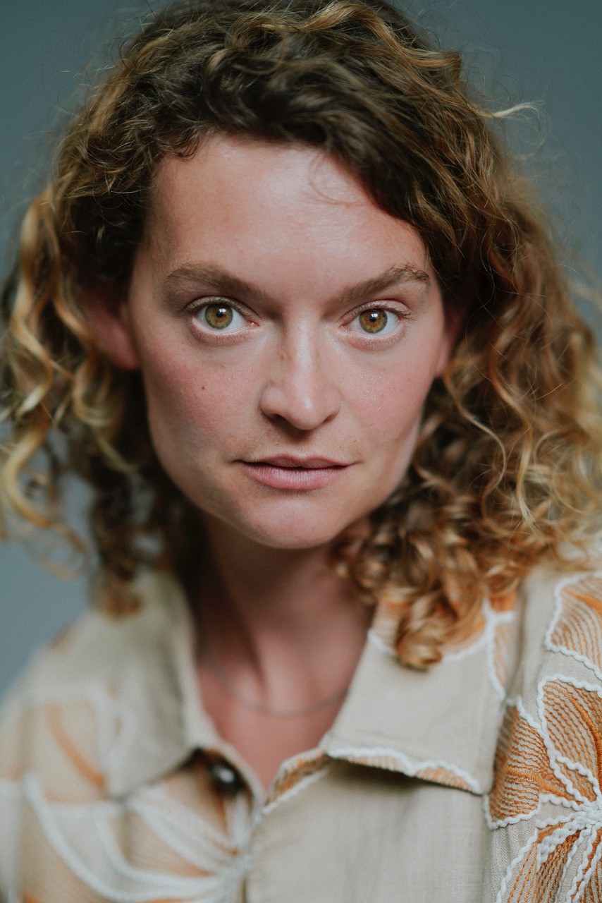 Additional portrait of Eline Havenaar