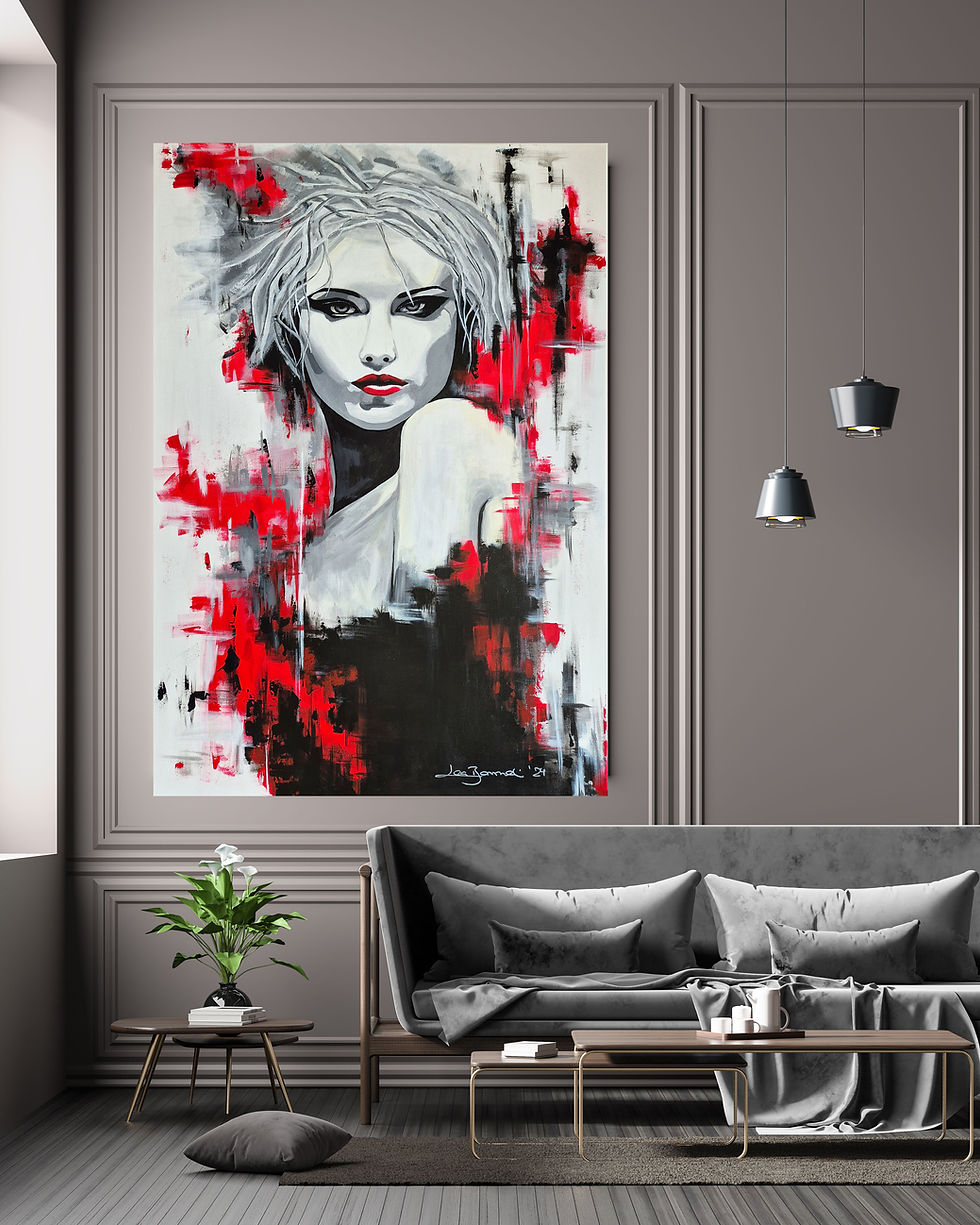 Eine dunkelgraue Wand mit dem Bild einer jungen, leidenschaftlichen Frau in den Farben rot/schwarz. 