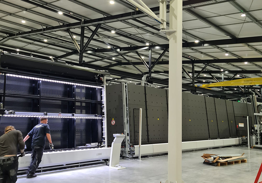 Jib swing crane installed in a glass manufacturing workshop.
