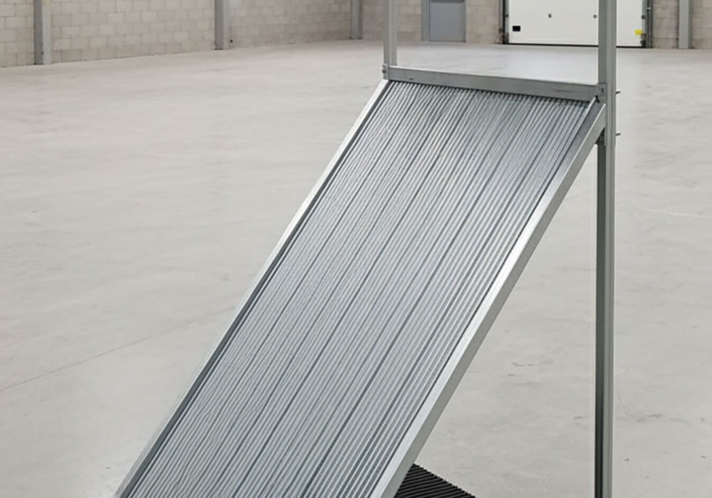 Z-style glass handling trolley with angled panel support and upper storage shelves