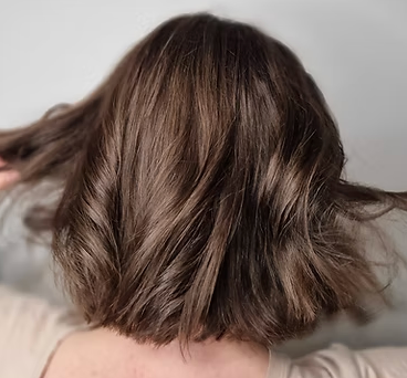 Cheveux brun après un Head Spa à Clinique Ephedra