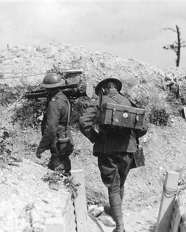 1917 - Getting the Shot - (CWM 19920085-880)_edited.jpg