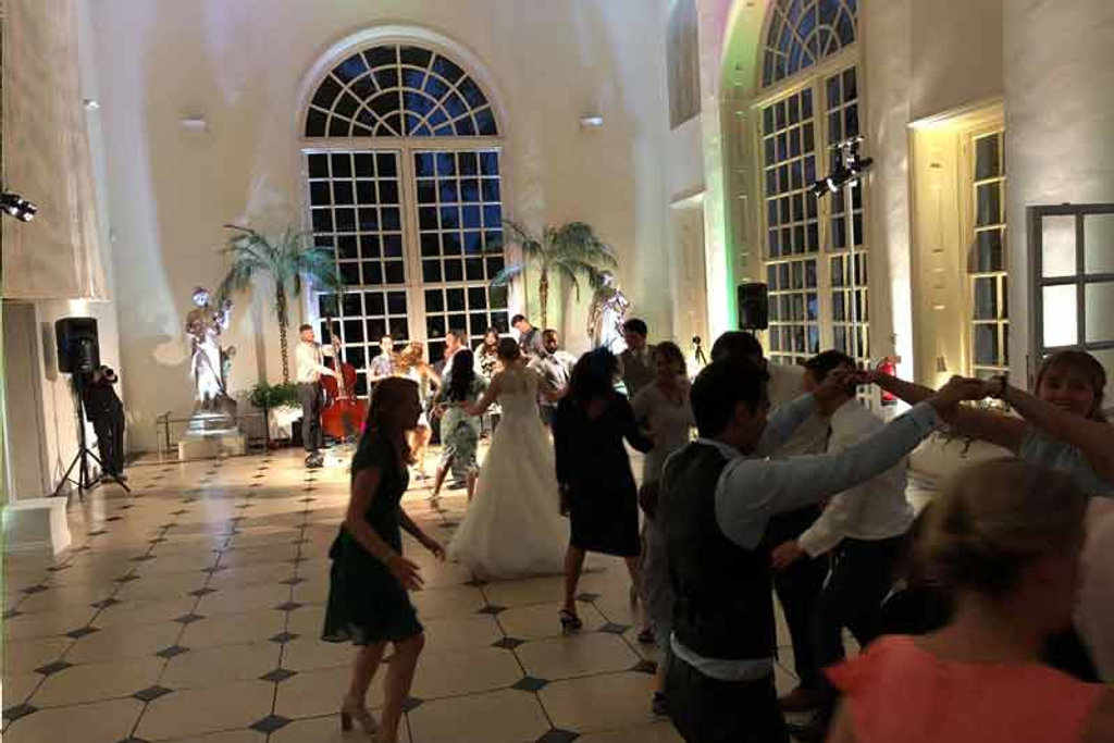Tom Ryder playing at a wedding