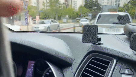 차량거치대에 붙이는거.gif