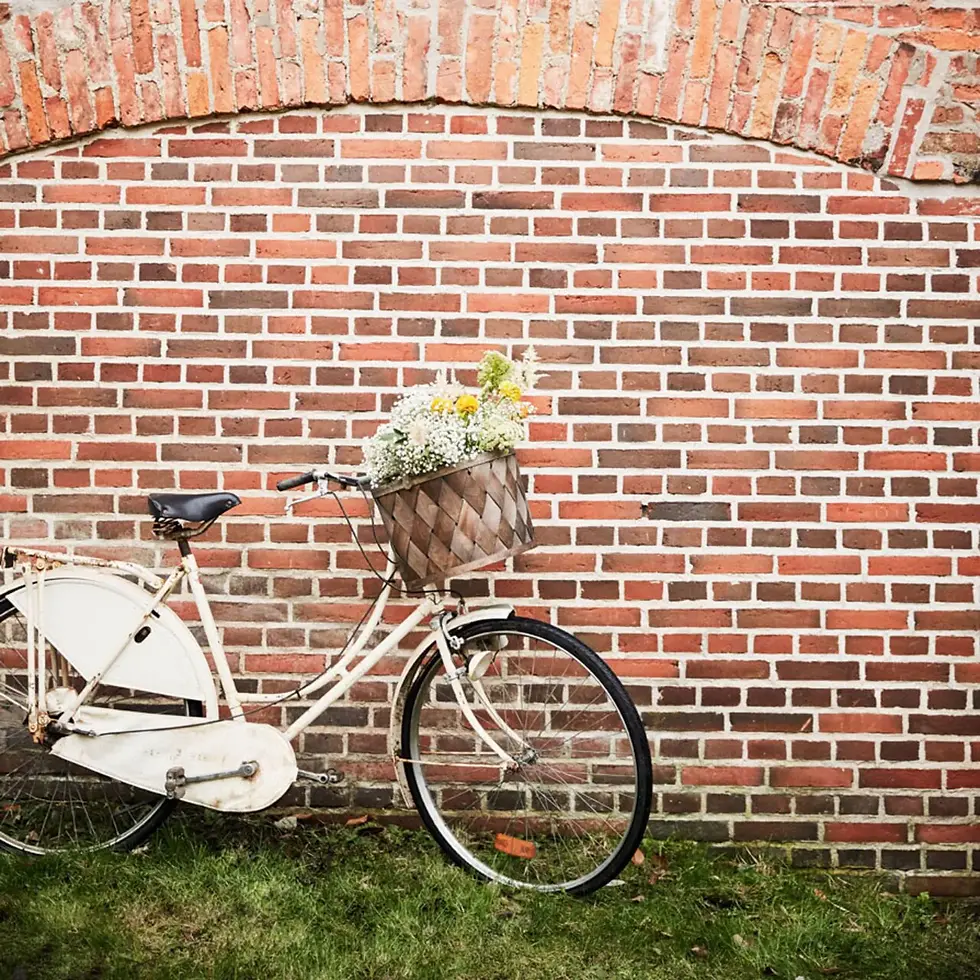 Panier à vélo en bois naturel Stromshaga, fixé au guidon d'un vélo, avec une grande anse pour le transport à la main- vue 2