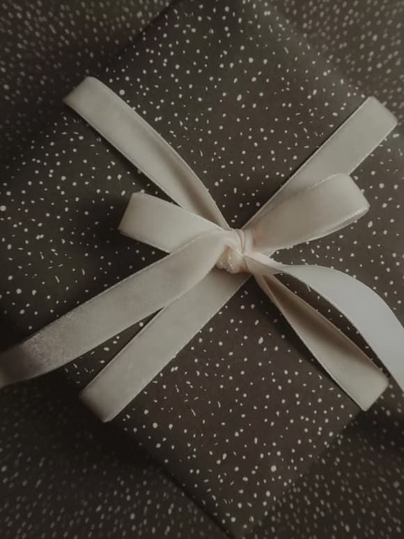 Carte cadeau Les Jolies Emplettes, présentation élégante pour offrir sans se tromper – boutique slow living