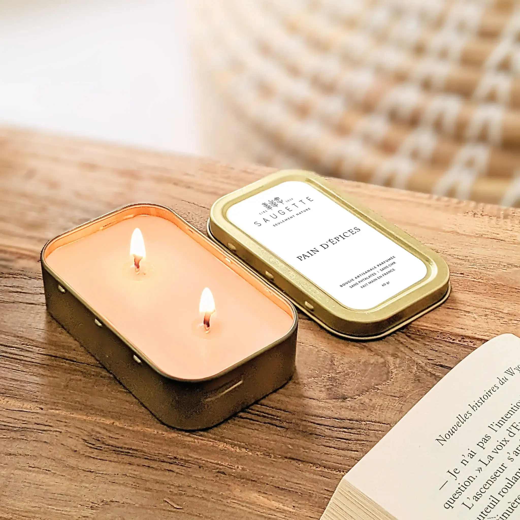 Bougie artisanale Pain d’Épices Saugette – bougie naturelle cire de soja double mèche, format boîte, vue 1