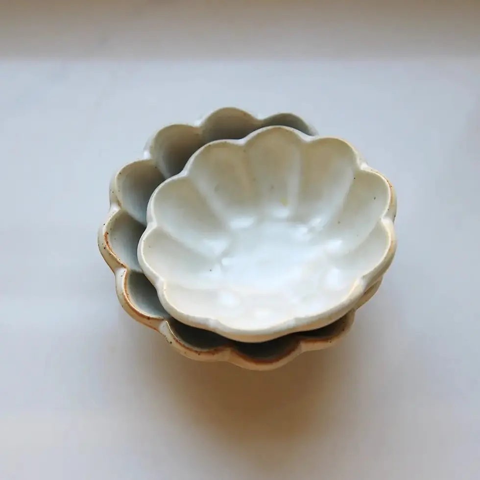 Bol pince céramique forme pétale de fleur 12×4,5 cm condiments sel épices slow cuisine table naturelle vue 1