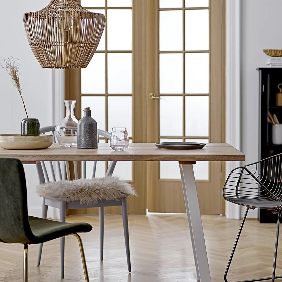 Carafe à vin en verre transparent Bloomingville, 1,75 litre- posée sur table scandinave- Les Jolies Emplettes