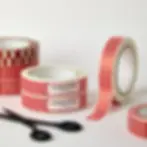 Ruban adhésif papier kraft FSC motif vichy rouge 2,4 cm 50 m recyclable compostable emballage cadeau slow Kinshipped vue 1