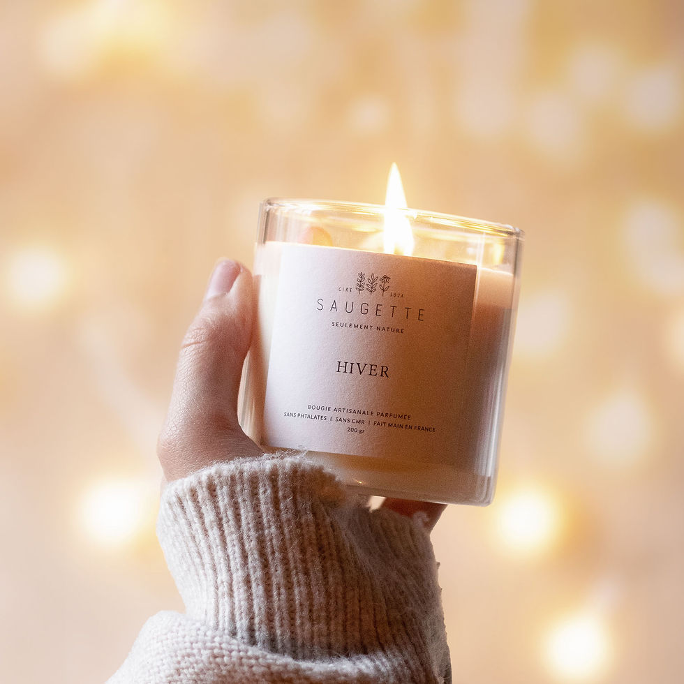 Bougie artisanale Hiver Saugette – bougie naturelle cire de soja 100 g, parfum boisé et musqué, couvercle liège, vue 1