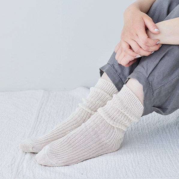 Chaussettes lin naturel côtelées écru thermorégulatrices toutes saisons Fog Linen Work Japon vue 1