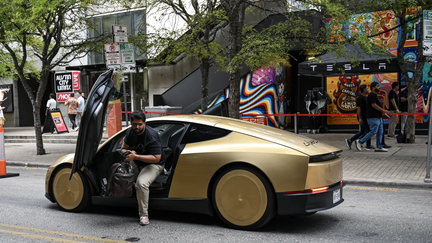 Een Tesla ‘Cybercab’ in het centrum van Austin: