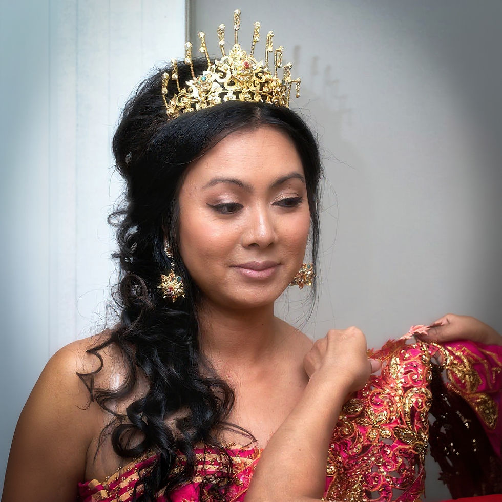 Bride with golden crown. Columbus Ohio wedding photographer.