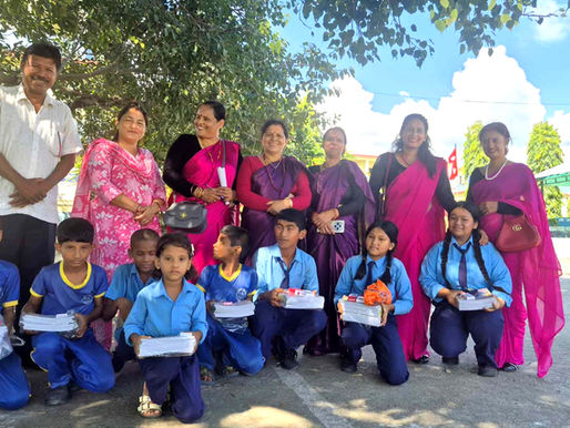 छैटौँ वार्षिकोत्सवको अवसरमा साना नानी बाबुहरूलाई स्टेसनरी सामग्री वितरण