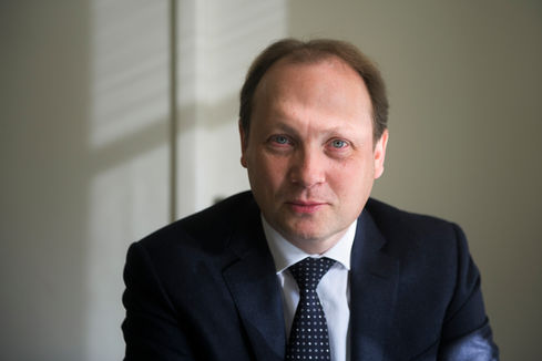 Portrait conseiller Premier ministre événement institutionnel Paris