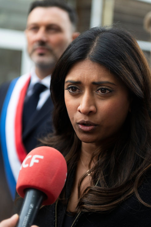 Portrait Prisca Thevenot porte-parole gouvernement Paris