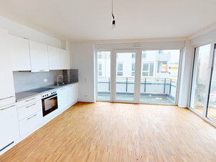 Virchower Eck Saarbrücken - Wohnküche mit weißer Einbauküche und Zugang zum Balkon