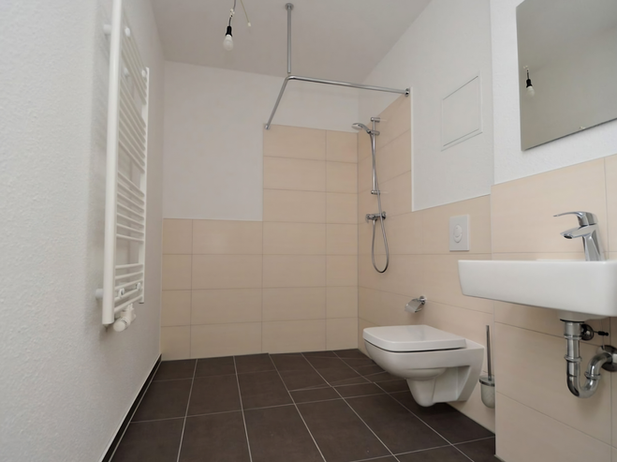 Martin-Riesenburger-Straße Berlin - Duschbad mit Waschtisch und WC
