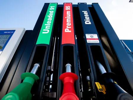 국제유가, 혼란 속 ‘휘발유 가격 하락’