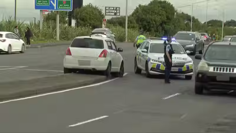 Police surround a white car at Auckland's Sylvia Park. (Source: 1News)