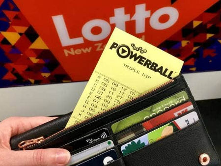 Lotto 550만달러 당첨자…사실 모른채 차량 글로브박스에 티켓 방치해