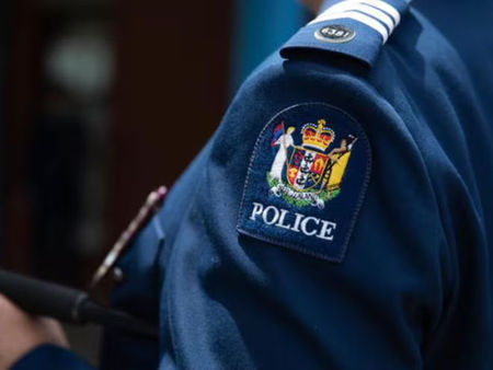 야간 근무 중 성관계한 경찰관