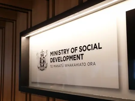 ‘수만 달러’ 부정 수급자, 결국 본인 복지급여서 빚 갚는다