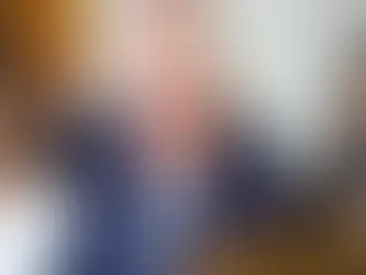 럭슨 총리, 두 번째 불신임 위기도 생존