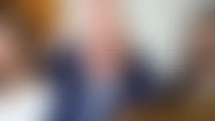 럭슨 총리, 두 번째 불신임 위기도 생존