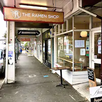 해외로 출국한 두 여행자, 현지입국 검사에서 양성반응