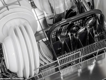 식기세척기 사용 “수저는 위로? 아래로?”