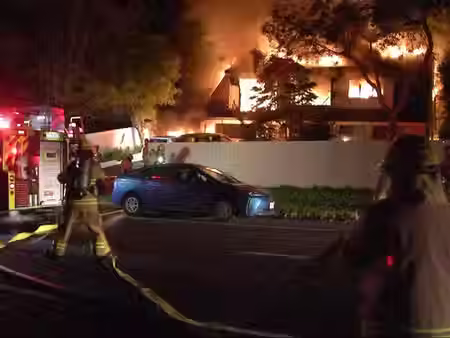 오클랜드 주택 화재로 2명 사망