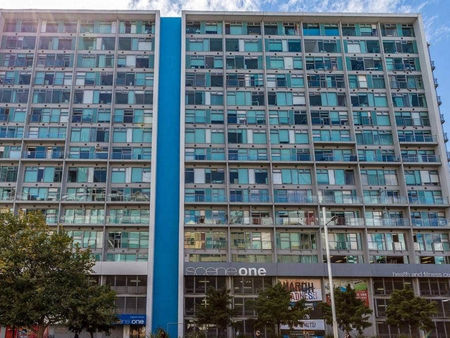 오클랜드 도심의 방2개 주차장 2개 아파트…단돈 5,000달러에 팔려