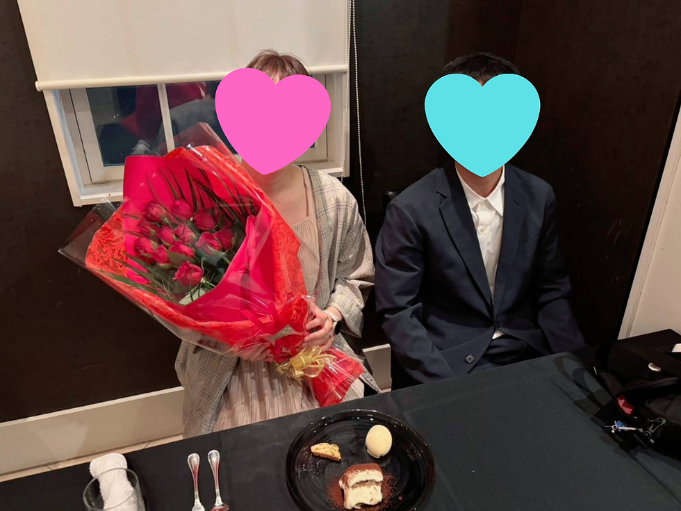 バラの花束をお渡ししてプロポーズ