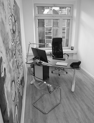 ARNT PISOT | RECHTSANWALT FÜR ARBEITSRECHT IN HAMBURG EXPERTE FACHANWALT KÜNDIGUNG ABFINDUNG AUFHEBUNGSVERTRAG ABWICKLUNGSVERTRAG SPRINTERPRÄMIE KÜNDIGUNGSSCHUTZKLAGE KLAGE ARBEITSGERICHT ÄNDERUNGSKÜNDIGUNG ABMAHNUNG PERSONALAKTE ENTFERNUNG VERGÜTUNG VERGÜTUNGSKLAGE VARIABLE VERGÜTUNG TANTIEME BONUNS ZIELVEREINBARUNG PROVISION VERMITTLUNGSPROVISION ELTERNZEIT ALTERSTEILZEIT TEILZEIT ANNAHMEVERZUG URLAUB URLAUBSENTGELT URLAUBSABGELTUNG KSCHG ZAHLUNG PROBEZEIT VERGÜTUNG BETRIEBSÜBERGANG DIREKTIONSRECHT VERSETZUNG ARBEITSZEIT MEHRARBEIT BESCHÄFTIGUNGSANSPRUCH BETRIEBSBEDINGTE PERSONENBEDINGTE AUSSERORDENTLICHE ORDENTLICHE KÜNDIGUNG HILFSWEISE MOBBING SCHADENSERSATZ SCHMERZENSGELD URLAUBSENTGELT FREISTELLUNG HOME OFFICE BYOD VERGLEICH TURBOKLAUSEL SPRINTERKLAUSEL ZEUGNIS ZWISCHENZEUGNIS ABEITSVERTRAG ANSTELLUNGSVERTRAG