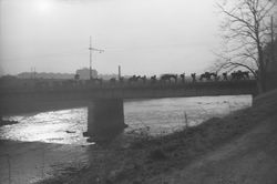 Départ en exercice de la cavalerie, sur le Pont de Saint-Georges - avril 1938