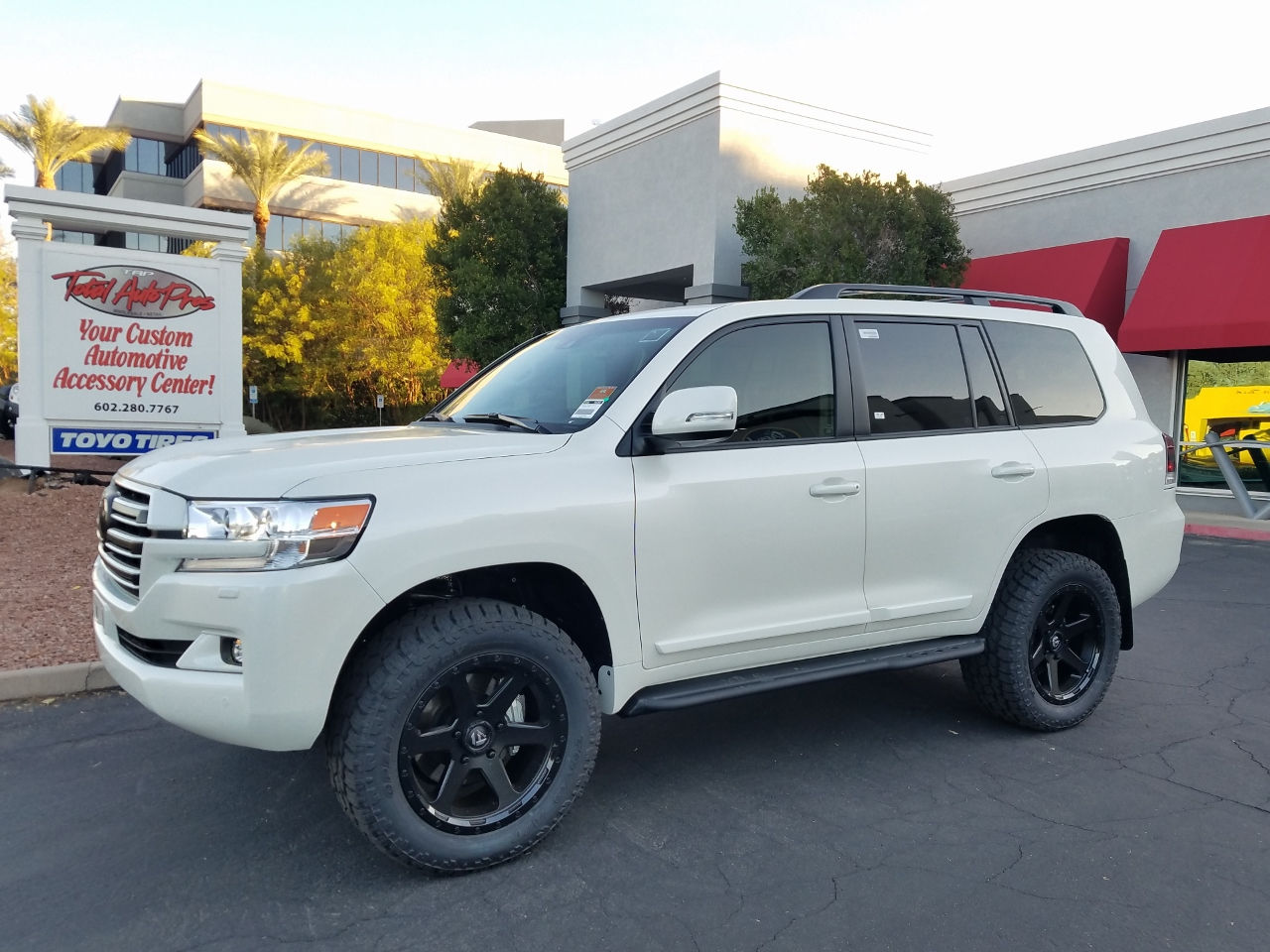 2018 Toyota Land Cruiser White