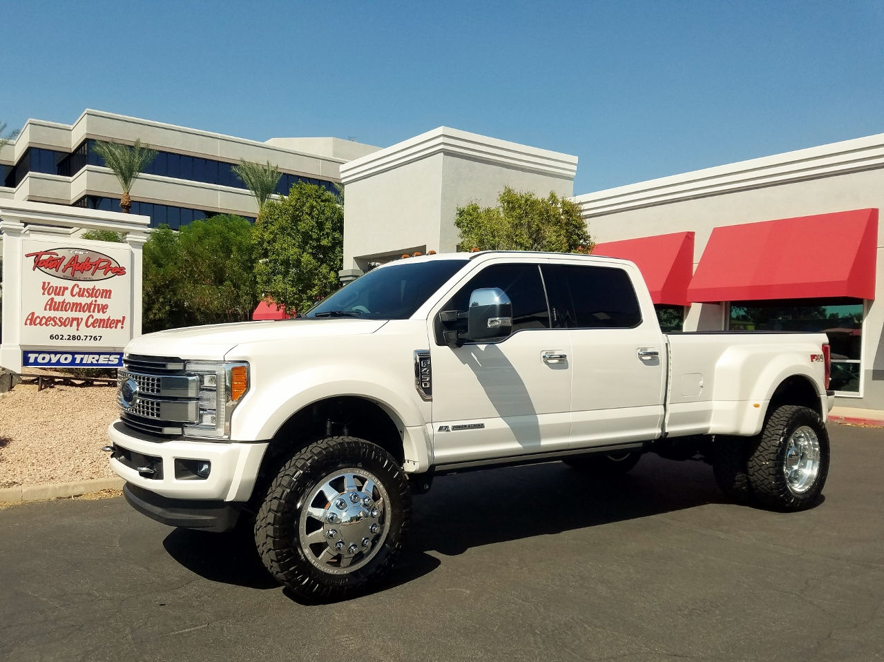2017 FORD F450 DUALLY WHITE