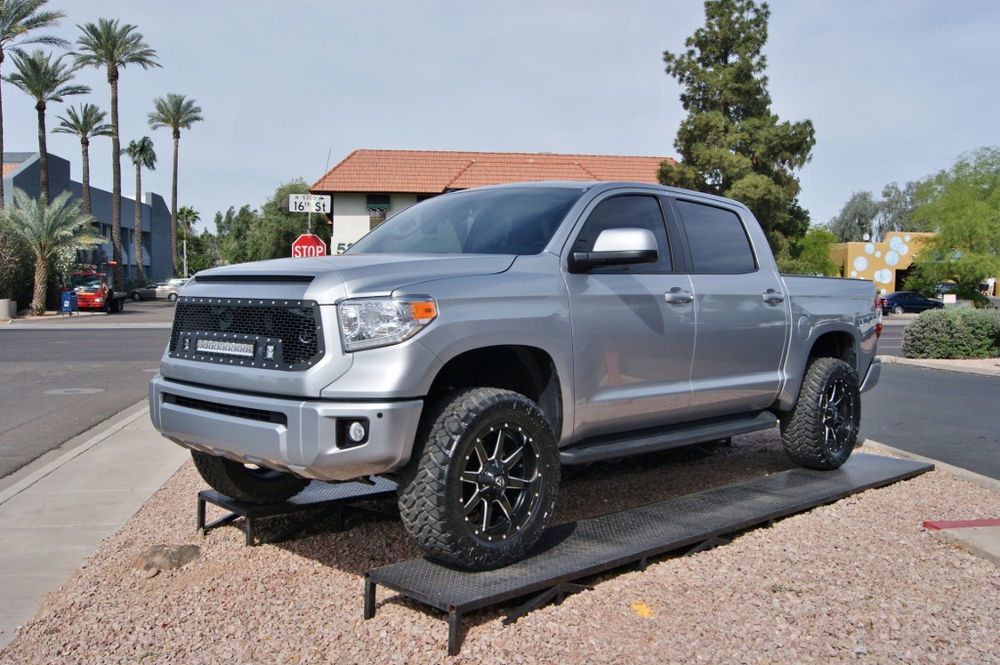 Toyota tundra crew max