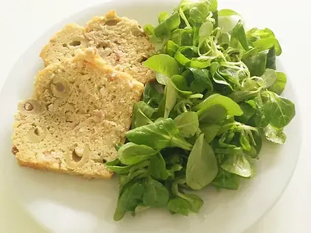 Cake aux olives et lardons