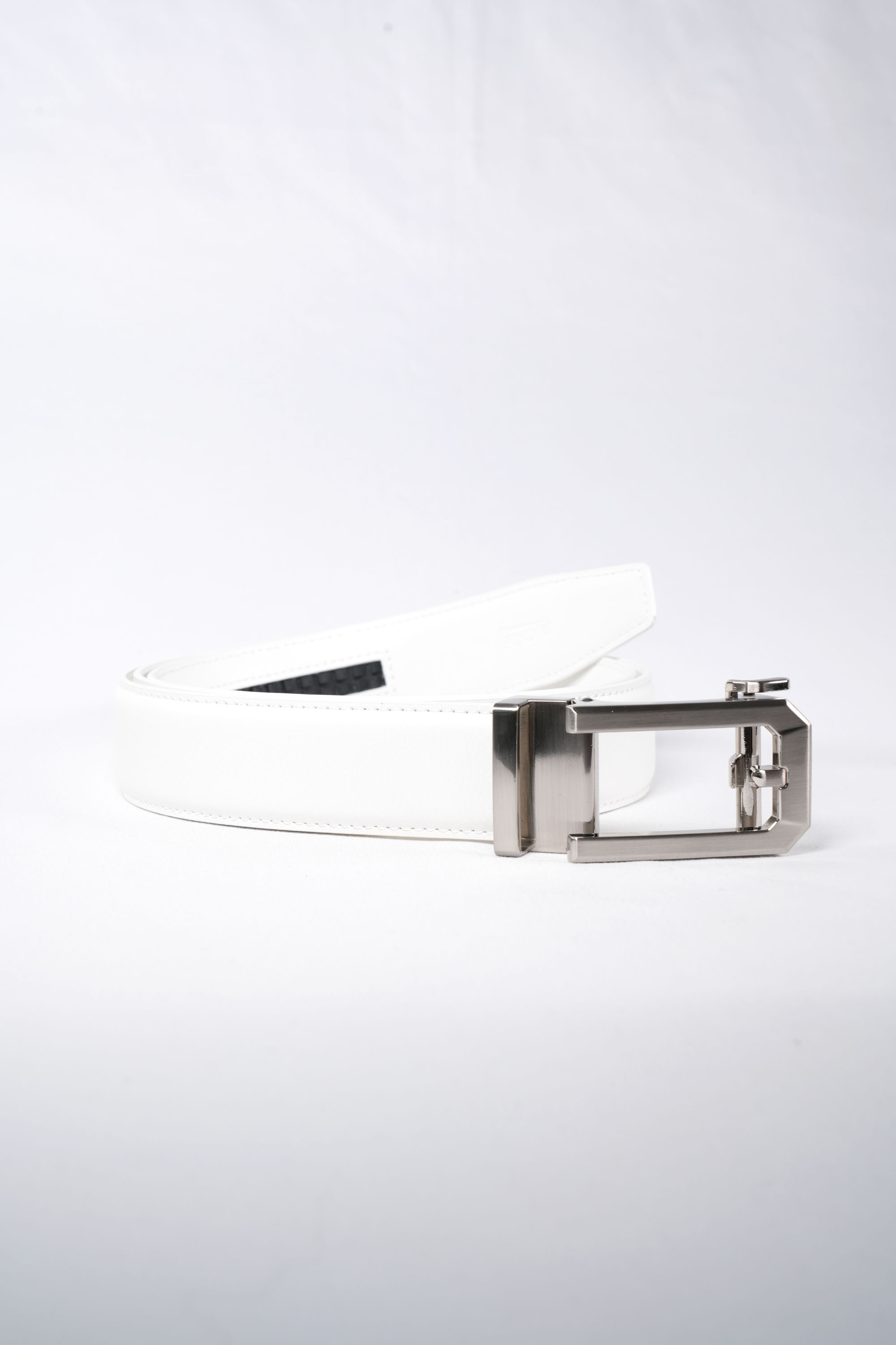 Cincho de cuero blanco